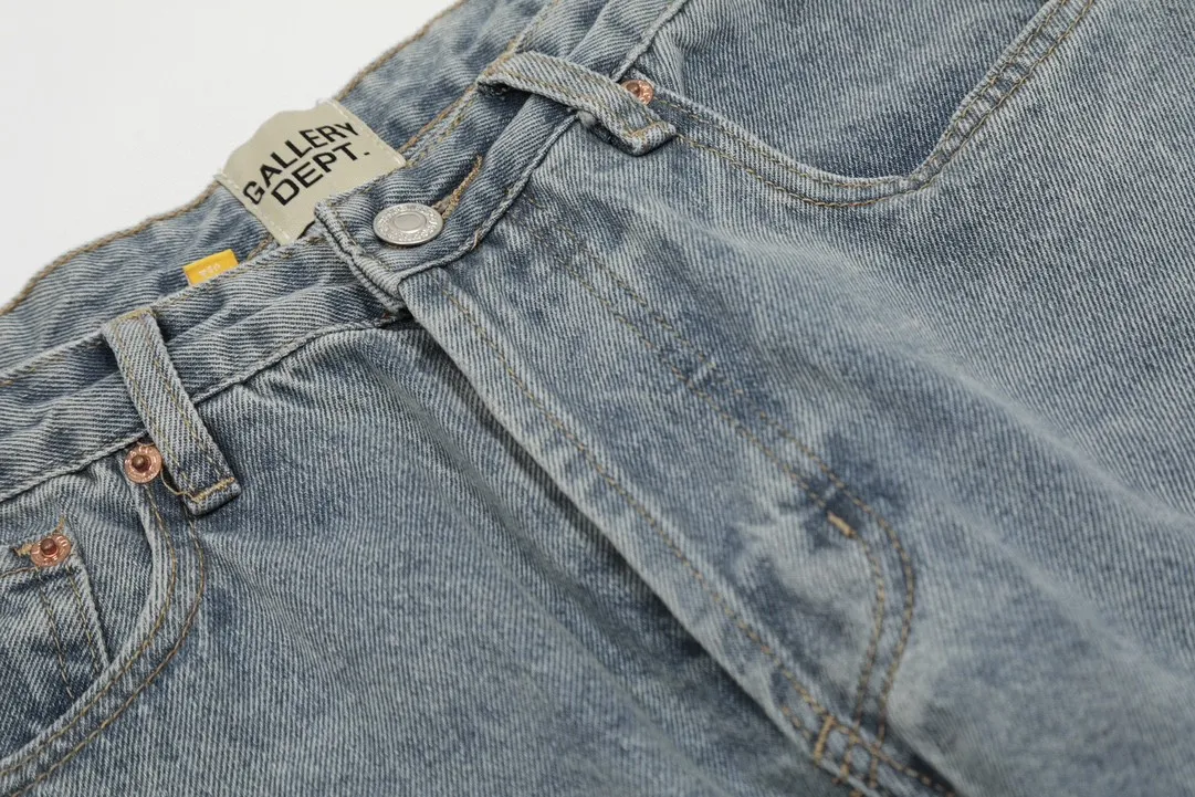 #8116 P260💰 Independent GALLERY DEPT. Vintage spliced cross loose washed flared jeans - truly restore the ultimate texture of Vintage - original hardware accessories, washed and other elevators, QR code analysis are all purchased from the original factory, high degree of restoration, welcome to compare with certain products ~ - three-dimensional version, loose and comfortable, not picky about the figure, taller and slimmer, factory Seiko, original quality control, same style for men and women, can be matched with couples, versatile recommendation, must-have jeans for all seasons -Size: 28 30 32 34 36